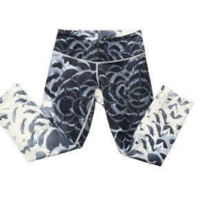 Lululemon 3/4 leggings Size 4